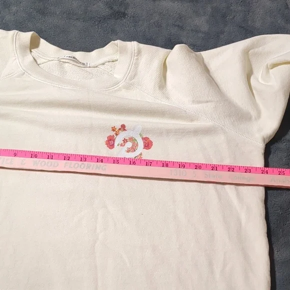 Peloton Floral oversized Everyday cream Crewneck sweater size Medium - Picture 8 of 9